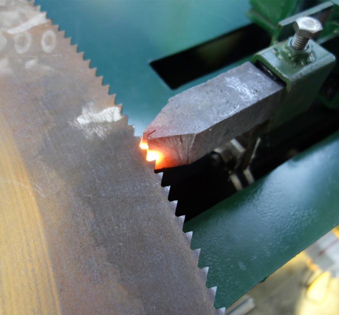 Manual control electrode hot cut saw blade teeth hardening machine