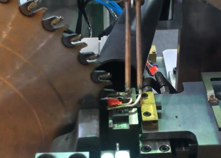 Circular saw bade tungsten carbide tips automatic brazing machine