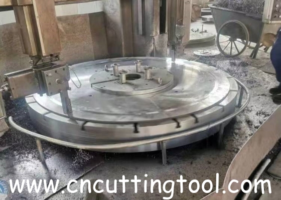 Dynamically balanced taper grounded hot circular saw blade for steel mill