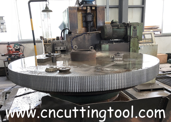 Dynamically balanced taper grounded hot circular saw blade for steel mill