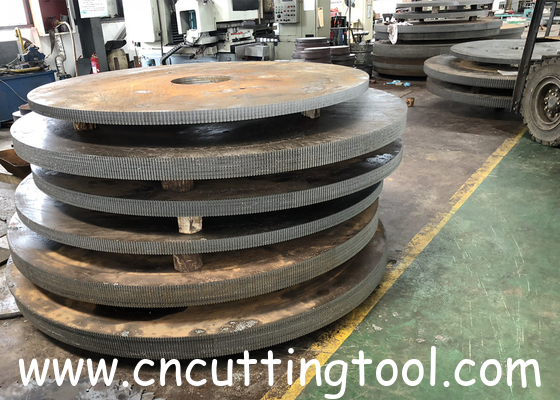 Dynamically balanced taper grounded hot circular saw blade for steel mill