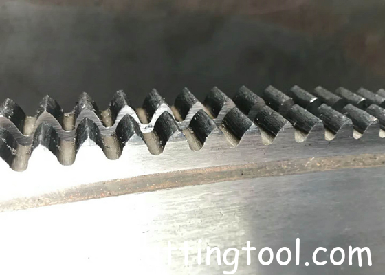 Dynamically balanced taper grounded hot circular saw blade for steel mill