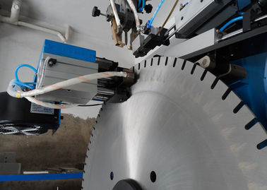 Automatic feeding solder, brushing flux,rotate saw blade segment brazing machine