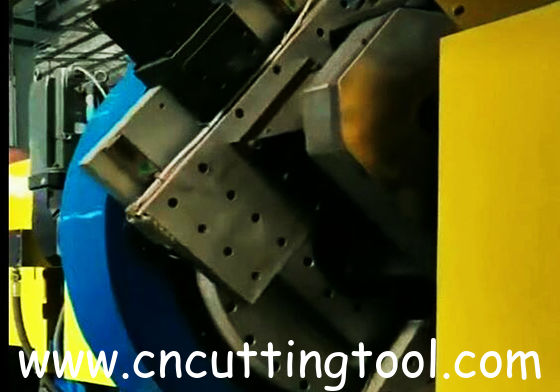 Fully automatic two blade CNC flying cold saw for large diameter tube