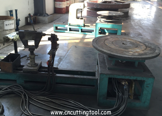 Circular saw blade teeth hardness increase manual hardening machine