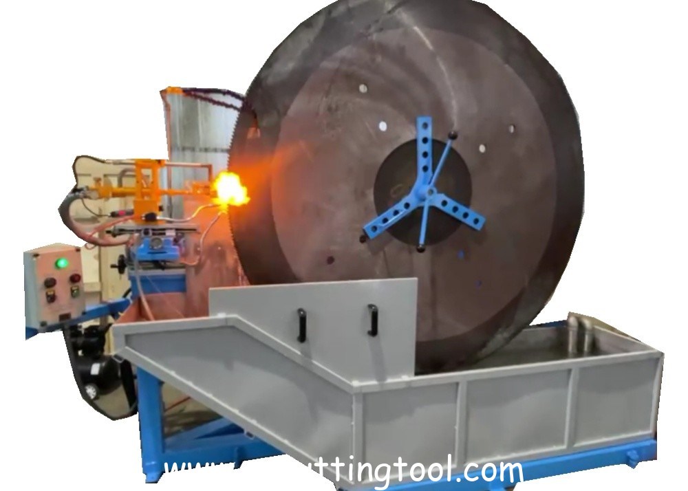 Automatic flame saw blade hardening machine for saw blade tooth tip