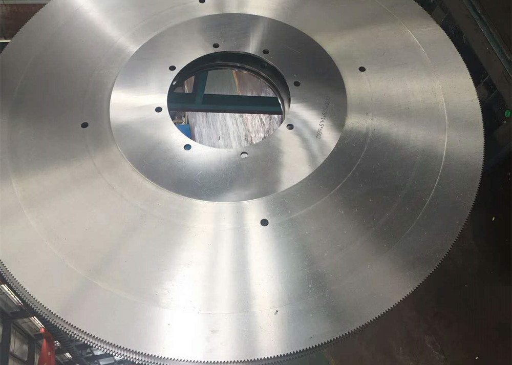 Balanced and tensioned teeth hardened structural steel hot cut saw blade